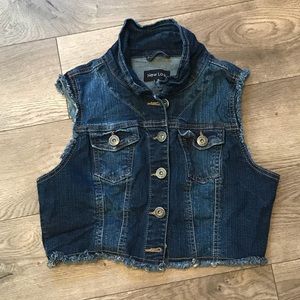 Crop jean vest